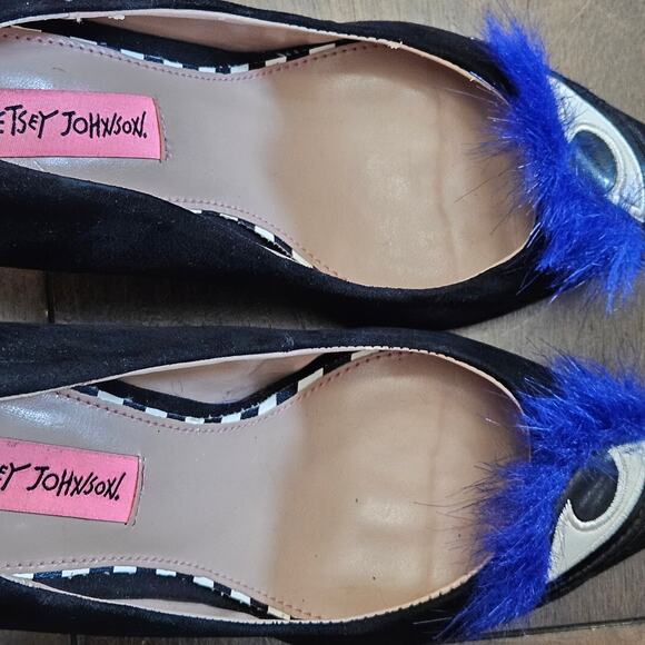 Betsey Johnson Eyes Heels Womens 7.5 Black Pointed Fur Detail Statement Novelty - Picture 10 of 12